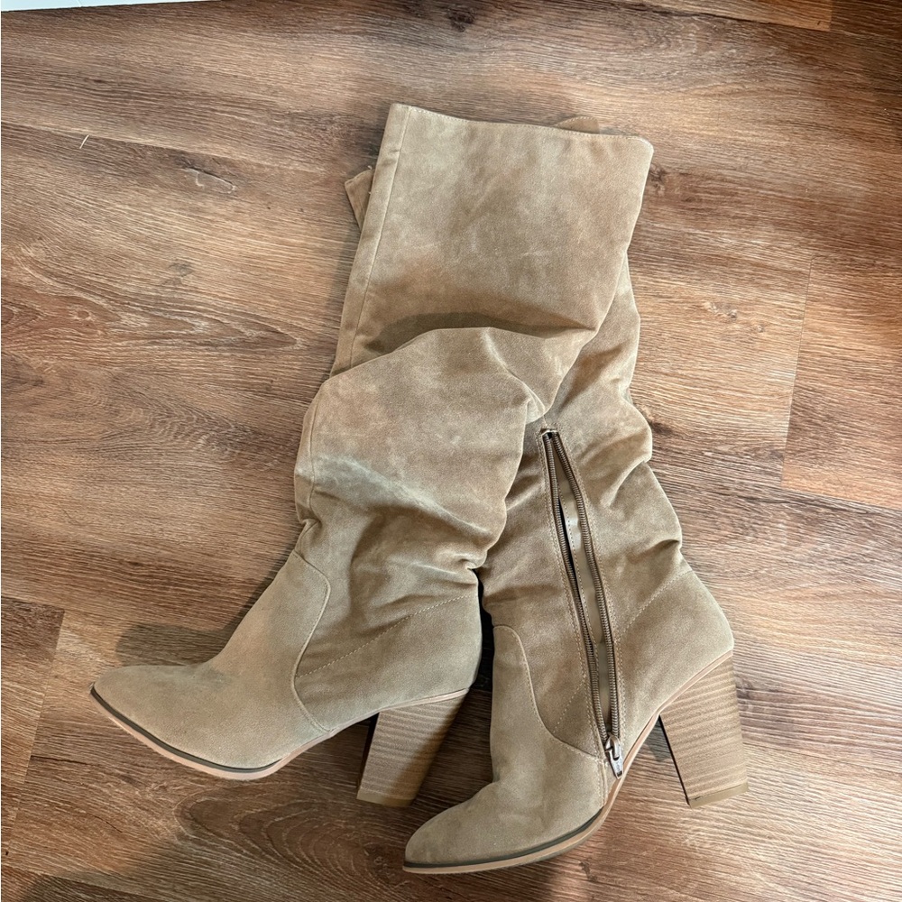 Universal Thread Heeled Tan Boots